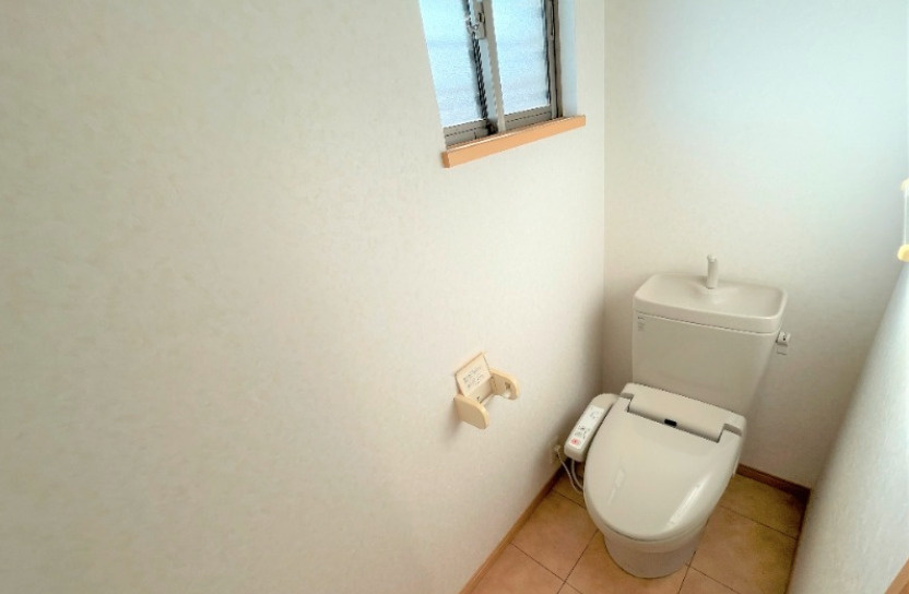 ナーストラヴィ長浜【キャッシュバック対象物件】のトイレ|落ち着いた色調のトイレです