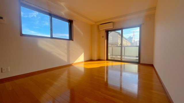 ルナ・ピエーナの洋室