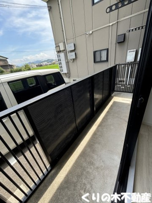 【バルコニー】 | ハイムA.D.21 B棟 | 外からの目が気にならないバルコニーで洗濯物が干せます