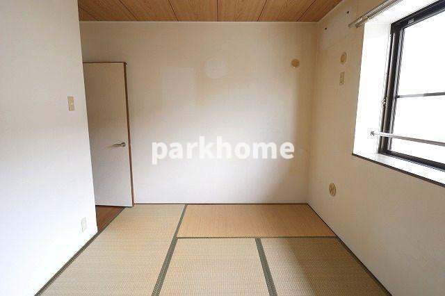 フォレスト蜂の巣Ⅱの和室|落ち着いた雰囲気の和室付きです
※反転の場合がございます。