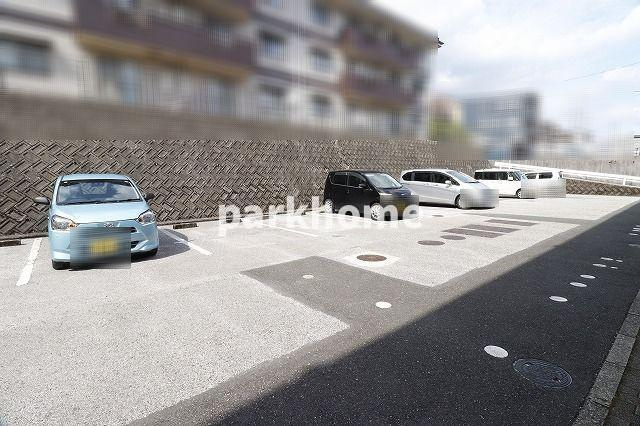 フォレスト蜂の巣Ⅱの駐車場|駐車場に車を止められます