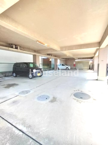 インペリアル宮前の駐車場