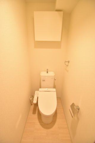 大阪市城東区中央３丁目の賃貸マンションのトイレ