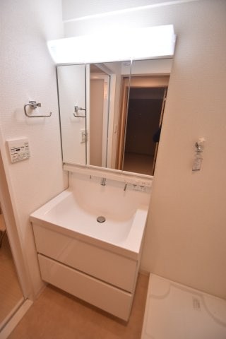 大阪市城東区中央３丁目の賃貸マンションの洗面所