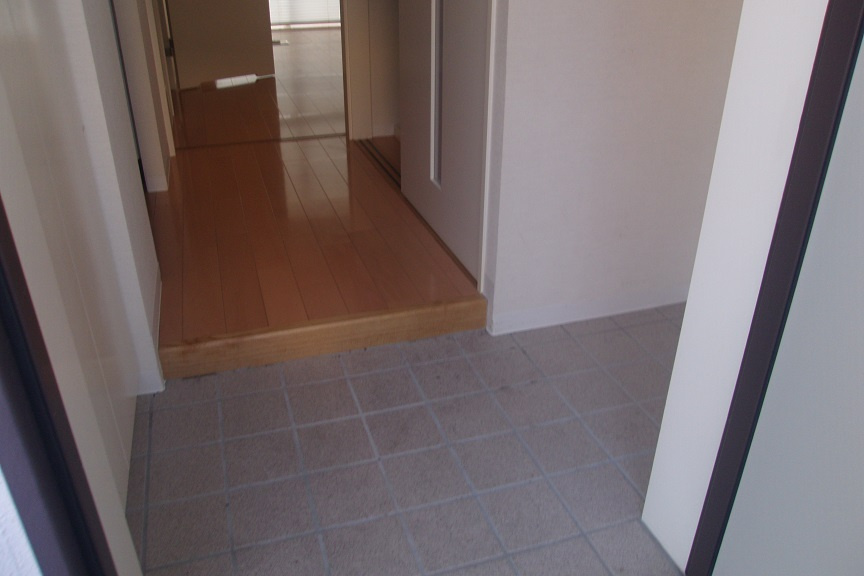 ルミエール西中央の玄関