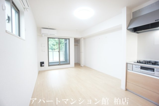 ラヴィアンローズCの居間・リビング