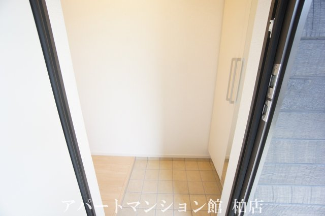 ラヴィアンローズCの玄関