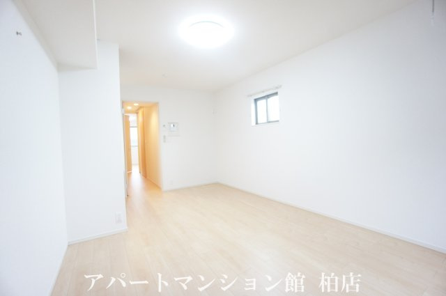 ラヴィアンローズCの居間・リビング