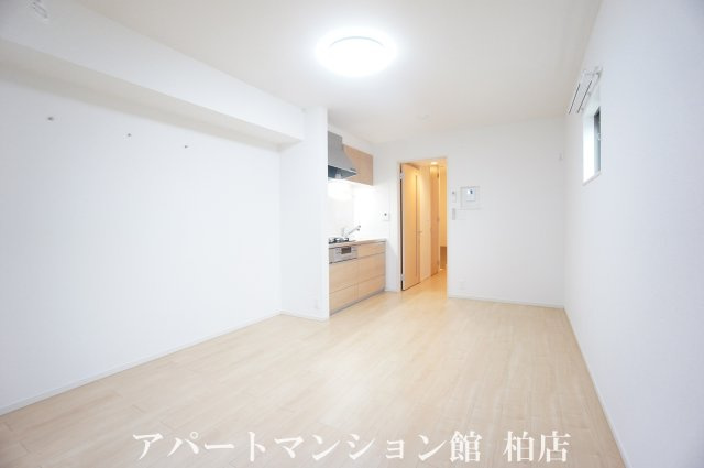 ラヴィアンローズCの居間・リビング