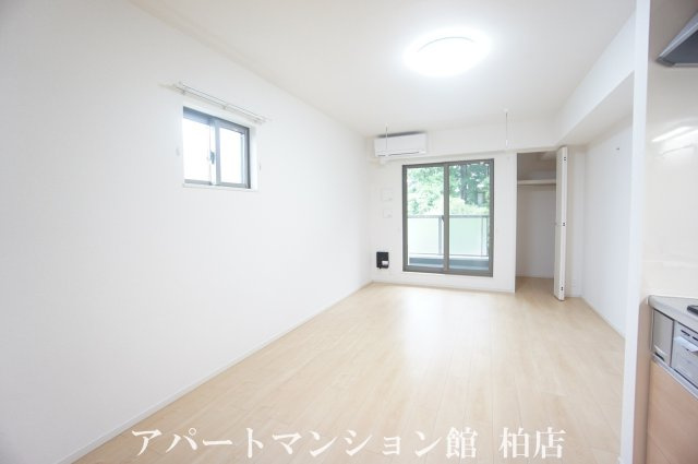 ラヴィアンローズCの居間・リビング