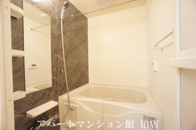 ラヴィアンローズCの浴室