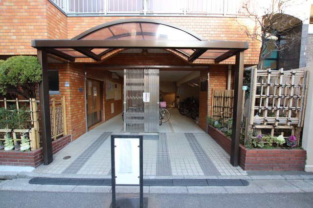 リーフハイツ日暮里のエントランス