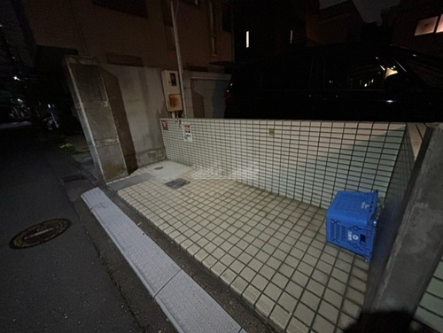 敷地内ゴミ置き場 