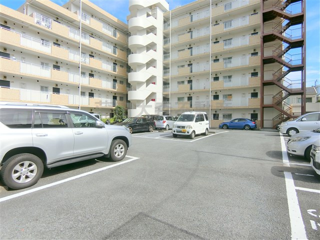 ブルーメ大森の駐車場