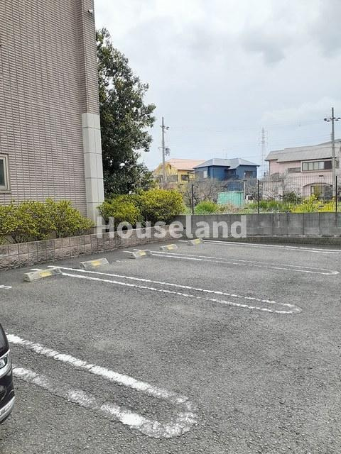 トゥリパーノの駐車場