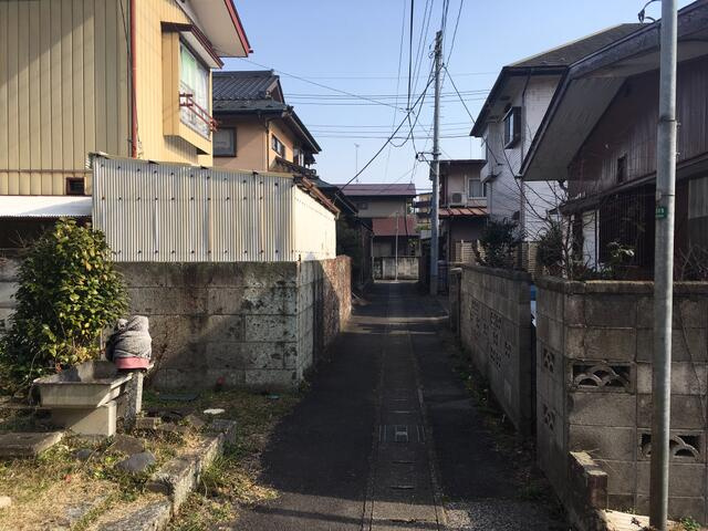 さくら市氏家　５DK　中古住宅の前面道路含む現地写真|接面道路。