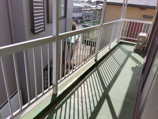 売中古戸建　三島市中田町のバルコニー|南面バルコニーなので陽当たり良好です。お布団やお洗濯物がよく乾きそうです。