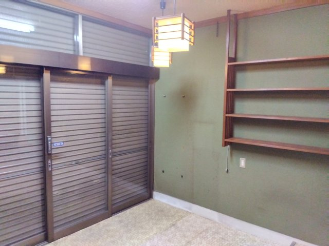 売中古戸建　三島市中田町のその他|店舗として使われていた部分になります。一面が窓なので十分な採光が期待出来ます。