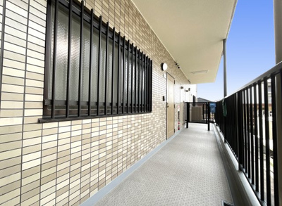 【その他共用部分】 | グラン・ドムール城陽 | 【リフォーム内容】新調《お風呂・洗面化粧台・ガスコンロ・レンジフード・洗濯パン》貼替《クロス・フロア・襖・畳表替》2019年履歴《トイレ新調》