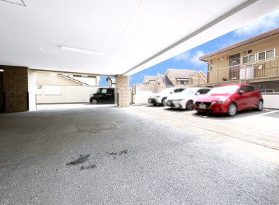 【駐車場】 | グラン・ドムール城陽 | 現在、マンション敷地内の駐車場に空きがございます※駐車場等の《空き状況》や《料金》は変動の可能性あり〈随時確認要〉