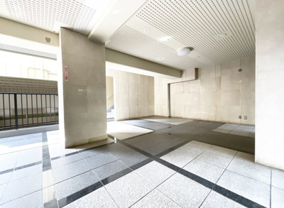 【エントランス】 | グラン・ドムール城陽 | 【エントランス】