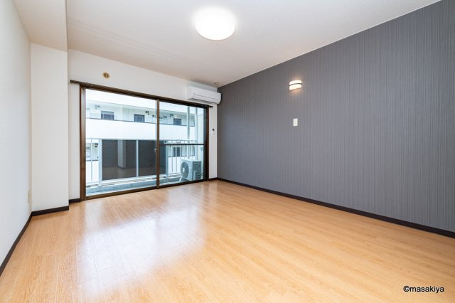 ブラウンヒルズ2番館の居間・リビング