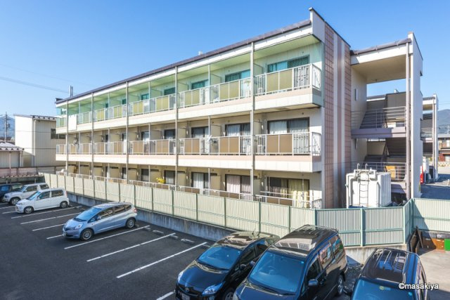 ブラウンヒルズ2番館の外観