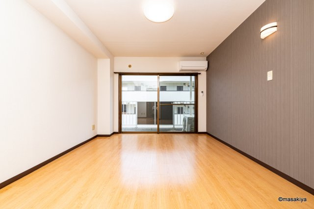 ブラウンヒルズ2番館の居間・リビング