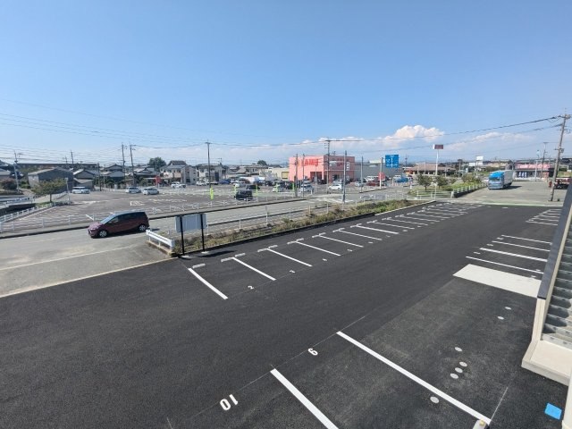 筑後市大字西牟田のアパートの駐車場