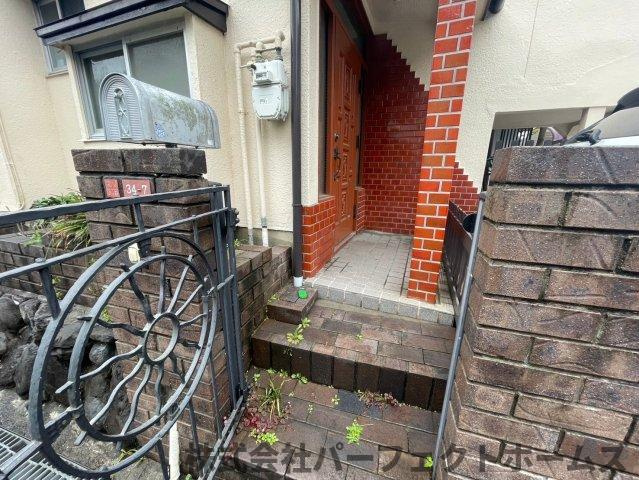 招提大谷3丁目戸建のエントランス