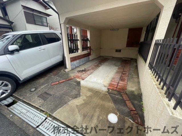 招提大谷3丁目戸建の駐車場