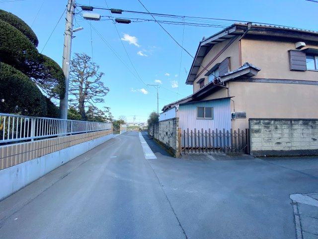 【土地】前橋市上佐鳥町の前面道路含む現地写真|前面道路も整備されていてとても綺麗です。
