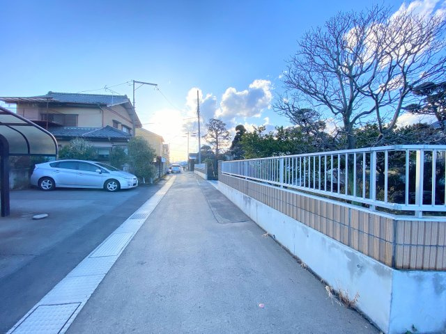 【土地】前橋市上佐鳥町の前面道路含む現地写真|前面道路も整備されていてとても綺麗です。
