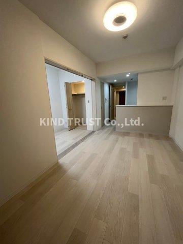 リュエルうめきたの居間・リビング|ゆったりとした居間です