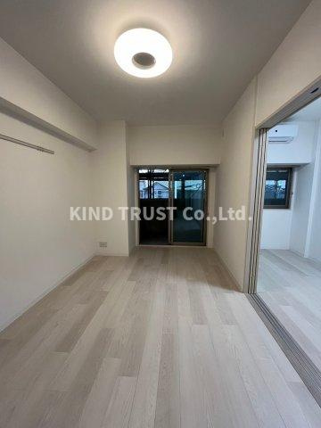 リュエルうめきたの居間・リビング|ゆったりとした居間です