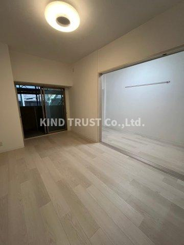 リュエルうめきたの居間・リビング|ゆったり過ごせる居間です