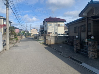 【前面道路含む現地写真】 | 前面道路も広く駐車もラクラク♪