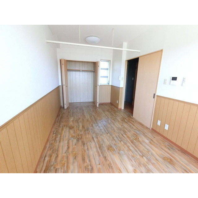 岐阜市柳津町高桑西３丁目のアパートの居間・リビング
