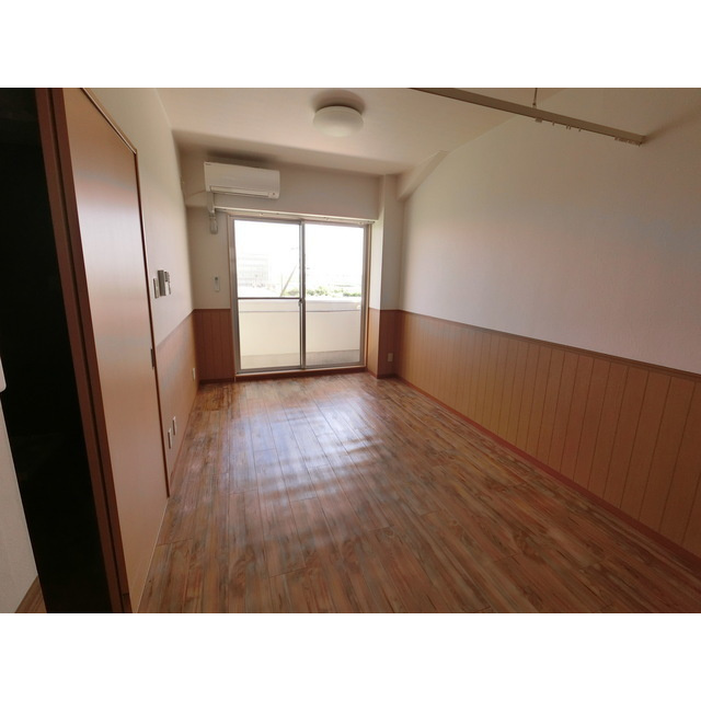 岐阜市柳津町高桑西３丁目のアパートの居間・リビング