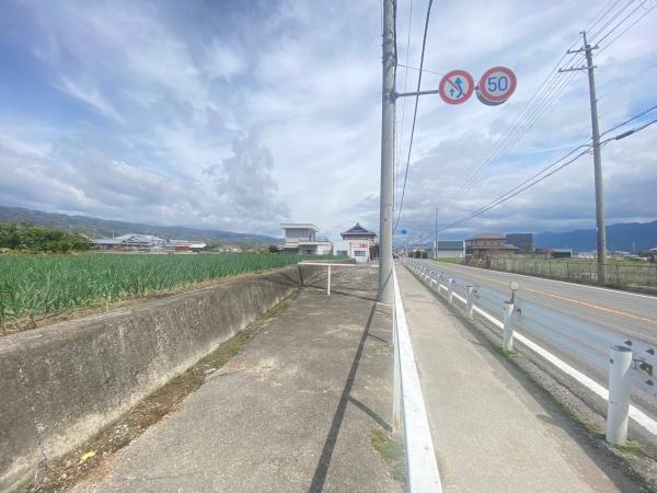 紀の川市中三谷　土地の前面道路含む現地写真
