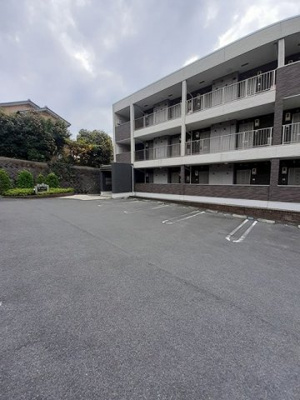 【駐車場】 | アップヒルズ | 駐車場完備です