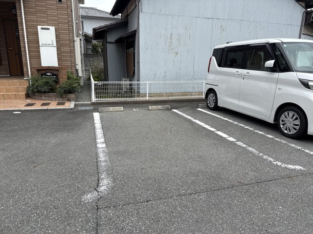 サン　ツインズ　Ａの駐車場