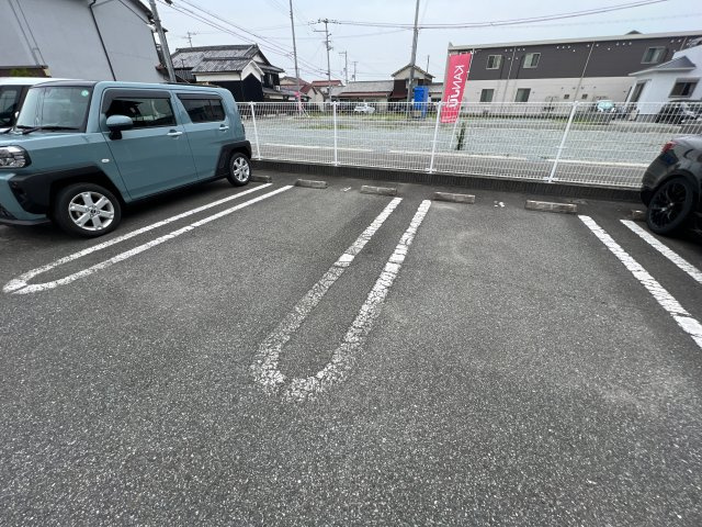 メゾン・カルム・Ｍの駐車場
