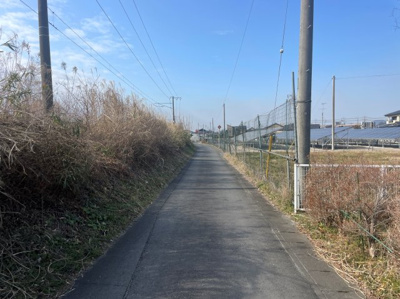 【前面道路含む現地写真】 | 桜川市岩瀬（西区）337坪売地 | 南側道路（公道）