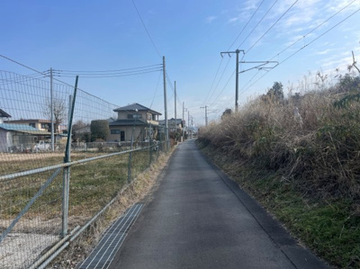 【前面道路含む現地写真】 | 桜川市岩瀬（西区）337坪売地 | 南側道路（公道）