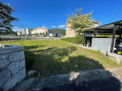 【前面道路含む現地写真】 | 桜川市富士見台389.74㎡売地 | 入口からの撮りました。間口５ｍあるので車の出入り大丈夫です。