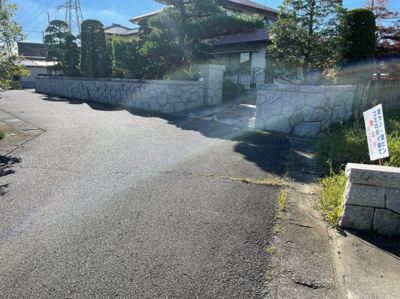 【前面道路含む現地写真】 | 桜川市富士見台389.74㎡売地 | 道路の写真です。６ｍ道路ですので車の行き来はスムーズです。