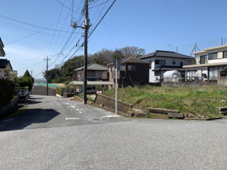 【前面道路含む現地写真】 | 53坪超の角地♪
建築条件ありません！！
お好きなプランでマイホームをご計画ください♪
日当たり、通風良好です！
水害に強い高台エリアなので安心して長く暮らすことができます。
現地のご見学大歓迎です！