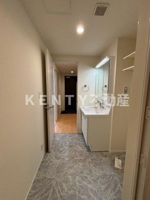 【洗面所】 | スカイハイム仲六郷 | 明るい洗面所です