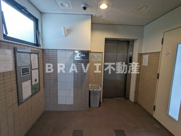 ライフステージ緑橋 BRAVI不動産のロビー|【ドゥエリング緑橋】の内部です